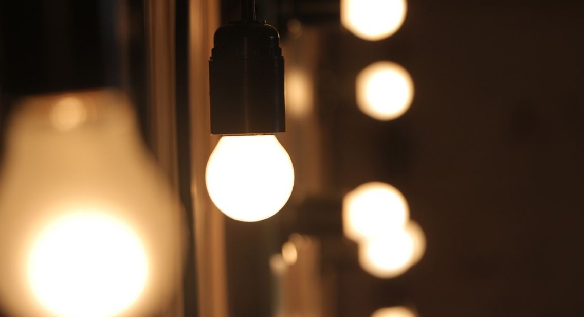 svítící žárovka