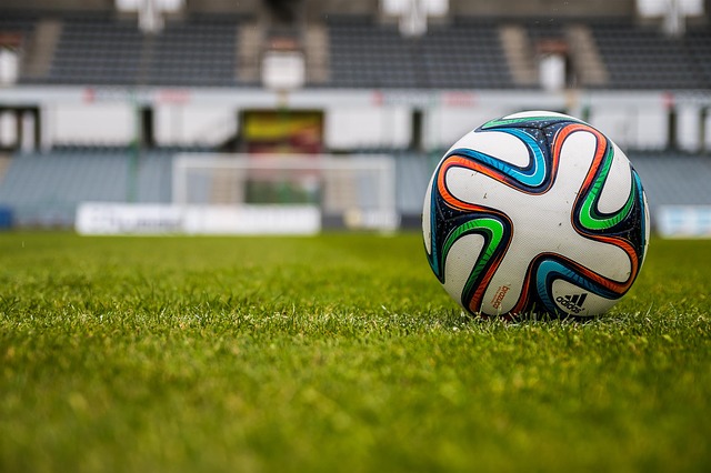 míč na stadionu
